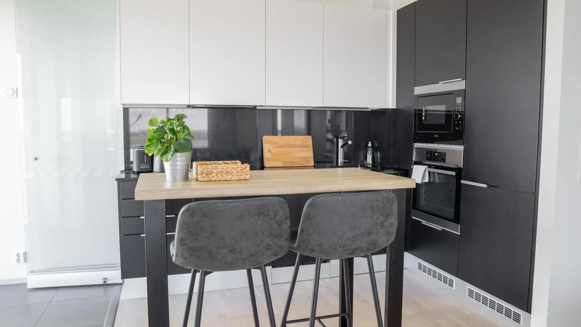18Th Floor Helsinki High Point 1 Bdr Apartment With City View - Free Garage Parking