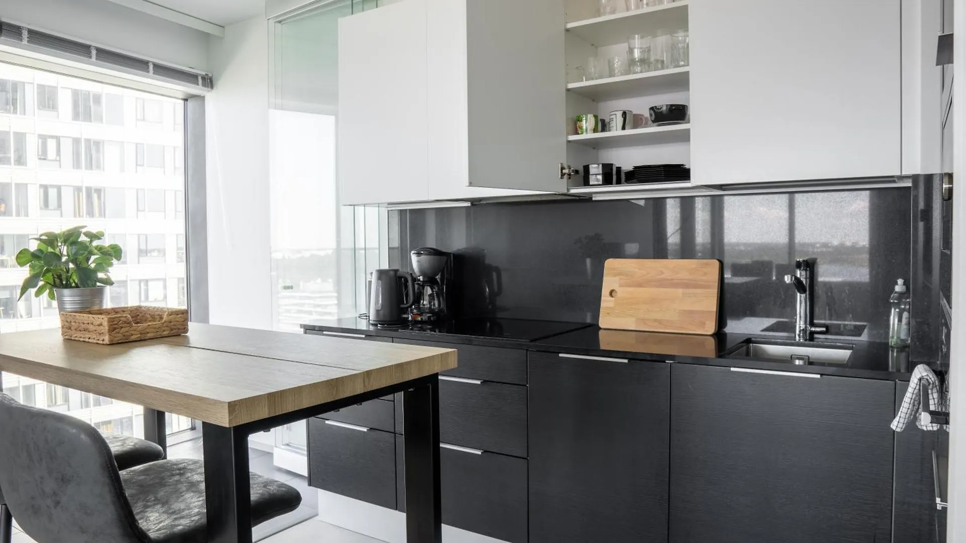 18Th Floor Helsinki High Point 1 Bdr Apartment With City View - Free Garage Parking