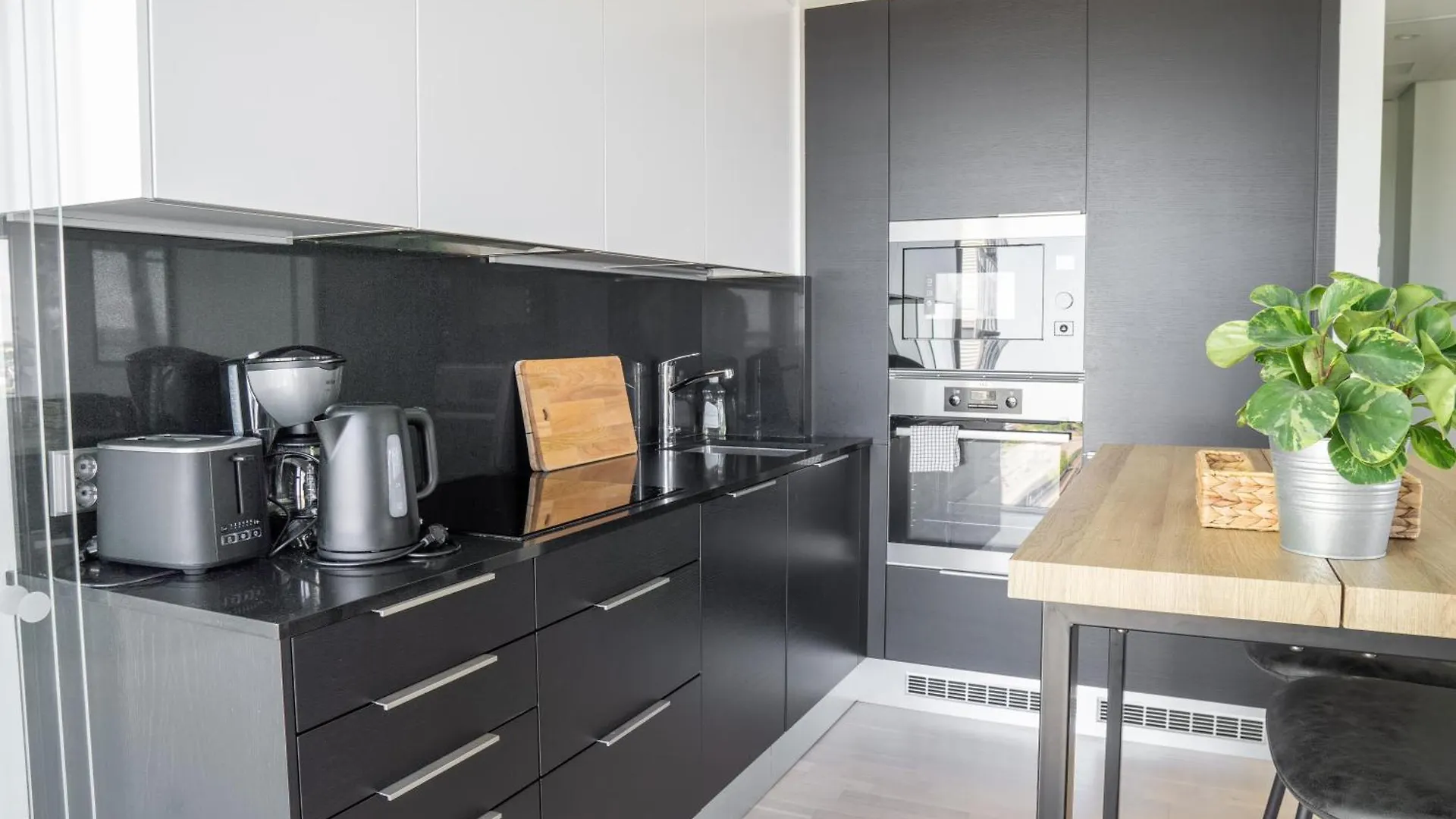 18Th Floor Helsinki High Point 1 Bdr Apartment With City View - Free Garage Parking 0*,  Finland