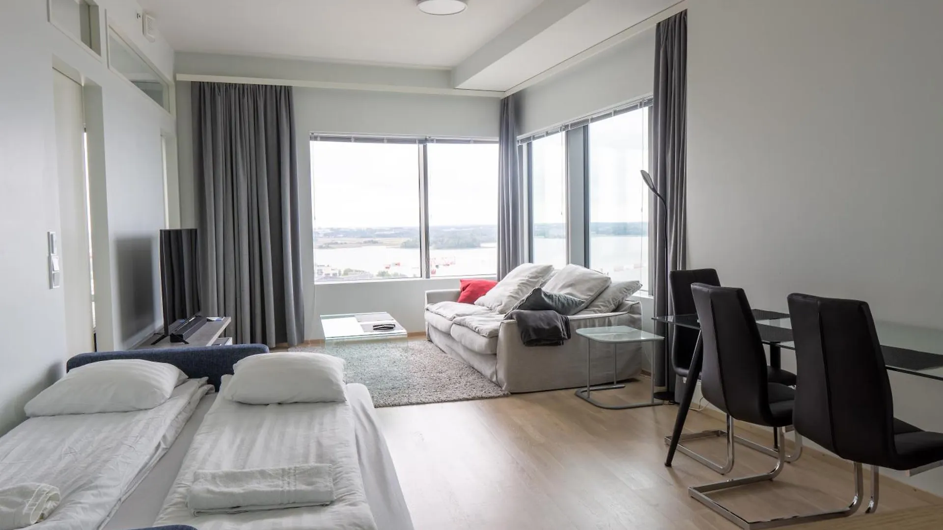18Th Floor Helsinki High Point 1 Bdr Apartment With City View - Free Garage Parking 0*,